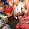 Jagdgurus being received with great devotion by devotees led by Guru Bhakta Ratnam Sri A Krishnamoorthy