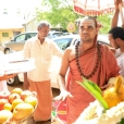 Sri Sannidhanam being welcomed at the Sharadambal Temple in Aruppukkottai