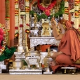 Sri Mahasannidhanam performing the nightly Chandramoulishwara Puja