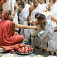 On April 26, Sri Sannidhanam visited the Pathashala run by Vedabrahmasri Jambunatha Ghanapatigal (Perur)