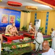 In the afternoon, the Jagadgurus en route to Salem graced the Sheshashayee Paper Mills, had Darshan of Sri Valli Devasena Sameta Kalyana Subrahmanya Swamy and blessed devotees