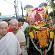 Jagadgurus receiving a traditional welcome in Kalady