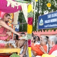 Jagadgurus receiving a traditional welcome in Kalady