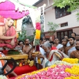 Jagadgurus receiving a traditional welcome in Kalady