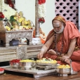 Mahasannidhanam performing the nightly Sri Sharada Chandramoulishwara Puja