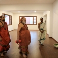 Sri Mahasannidhanam and Sri Sannidhanam arrived at the hill station of Kodaikanal to a warm welcome by devotees. Sri Mahasannidhanam inaugurated a building named “Sri Bharati Tirtha Kripa”