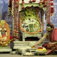 Later that evening, Sri Sannidhanam performed the Chandramoulishwara Pooja and Sri Chakra Pooja