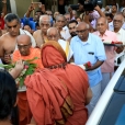 The Jagadgurus receiving a reverential welcome from Sri Meiyyappa Jnana Deshika Swamigal, head of the Kovilur Math