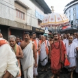 Devotees and dignataries welcomed the Jagadgurus with Tali Brahmana Samooham with Poorna Kumbha Swagatam