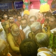 Devotees and dignataries welcomed the Jagadgurus with Tali Brahmana Samooham with Poorna Kumbha Swagatam