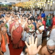 Devotees and dignataries welcomed the Jagadgurus with Tali Brahmana Samooham with Poorna Kumbha Swagatam