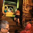 The following day, Sri Mahasannidhanam and Sri Sannidhanam again visited the Sri Meenakshi Sundareshwarar temple, had darshan, blessed devotees and honoured the temple leadership, priests and staff
