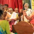 The following day, Sri Mahasannidhanam and Sri Sannidhanam again visited the Sri Meenakshi Sundareshwarar temple, had darshan, blessed devotees and honoured the temple leadership, priests and staff