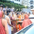 Devotees led by Dr. Mohan Alva welcoming the Jagadgurus to Moodabidri