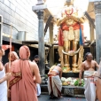 Thereafter, the Jagadgurus proceeded towards the Anjaneya Swamy temple at Namakkal and had Darshan