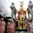Thereafter, the Jagadgurus proceeded towards the Anjaneya Swamy temple at Namakkal and had Darshan