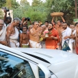In the evening of May 6, 2017, the Jagadgurus were welcomed reverentially upon arrival at the Agrahara of Nerur, one of the Samadhi sites of the renowned Jivanmukta, Sri Sadashiva Brahmendra