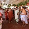 At about 10:30 am, Sri Mahasannidhanam and Sri Sannidhanam were reverentially received with Poornakumbha Swagata at the entrance of the Adhishtanam of Sri Sadashiva Brahmendra. The Jagadgurus first had Darshan of Kashi Vishwanathar and Vishalaksh