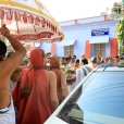 Starting towards Udumalaipettai in the afternoon, the Ubhaya Jagadgurus graced Kalayamputtur en route