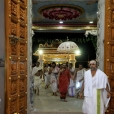 After the Sharada Chandramoulishwara Puja in the evening of April 8, 2017, Navaratna Nyasa was performed by Sri Sannidhanam in the Garbha-grihas of Sri Sharadamba, Sri Rajaganapati and Sri Adi Shankaracharya