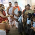 Enroute to Vathirairuppu, Sri Mahasannidhanam and Sri Sannidhanam graced the NA Ramachandra Raja Gurukulam School in Rajapalayam and blessed the management, teachers and children