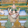 The walls of the Ramalinga Vilasam hall are adorned with frescoes depicting various events described in the Puranas and the lilas of the Lord