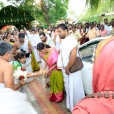 Devotees led by the family of late Guru Bhakta Ratnam Kittamani Iyer welcoming the Jagadgurus