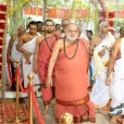 Devotees led by the family of late Guru Bhakta Ratnam Kittamani Iyer welcoming the Jagadgurus