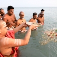 Sri Sannidhanam performing worship at Dhanushkodi