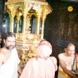 Sri Sannidhanam then had Darshan at the Kannika Parameshwari temple located in the Bazaar Street