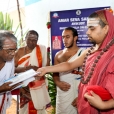 Sri Sannidhanam laying the foundation stone for a new block of the Siva Saraswathi school in the campus
