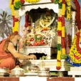 Sri Mahasannidhanam performing the nightly Sharada Chandramoulishwara Puja