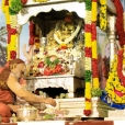 Sri Mahasannidhanam performing the nightly Sharada Chandramoulishwara Puja