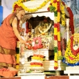 Sri Mahasannidhanam performing the nightly Sharada Chandramoulishwara Puja