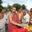 Sri Sannidhanam visiting the Sri Sampath Gopalakrishnan temple in Varadaiyyan Gramam in Ayikudy