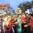 The Jagadgurus arrived at the famous temple town of Srirangam to a rapturous welcome by devotees