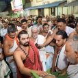 The Jagadgurus were received with Poornakumbha Swagata at the entrance of Sri Shankara Gurukalam - Acharya Vidya Peetham in the Sringeri Shankara Math complex