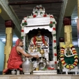 Sri Sannidhanam performing the nightly Sharada Chandramoulishwara