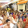 Devotees witnessing Sri Mahasannidhanam performing the nightly Sharada Chandramoulishwara Puja