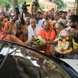 Sri Mahasannidhanam and Sri Sannidhanam arrived at Theni in the evening of April 15, 2017 to a rapturous welcome by Swami Omkarananda of Veda Puri (Sri Swami Chidbhavananda Ashram)