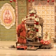 Sri Mahasannidhanam performing the nightly Sharada Chandramoulishwara Puja