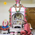 Sri Sannidhanam performing the nightly Sri Sharada Chandramoulishwara Puja