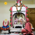 Sri Sannidhanam performing the nightly Sri Sharada Chandramoulishwara Puja