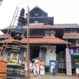 Sri Sannidhanam visiting the famous temple of Sri Vadakkunnathan (Vrishachaleshwara)