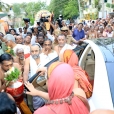 Jagadgurus being received with Poornakumbha at the entrance of the Vighna Vinayakar temple in Maharaja Nagar