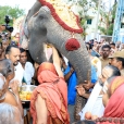 Jagadgurus being received with Poornakumbha at the entrance of the Vighna Vinayakar temple in Maharaja Nagar